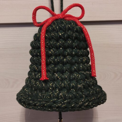 Ciemno zielony dzwonek ze srebrną nitką i czerwoną kokardą - ozdoba świąteczna